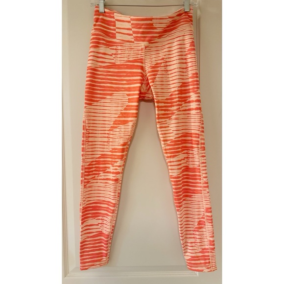 💲🔻 Core 10 by Reebok Printed Leggings - Picture 2 of 4